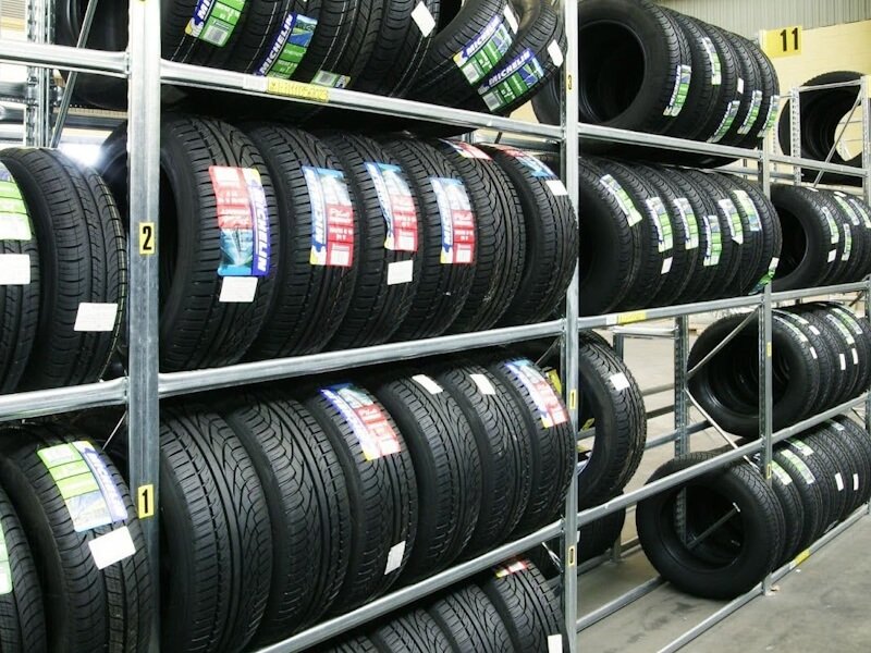 poschodové regály na pneumatiky
